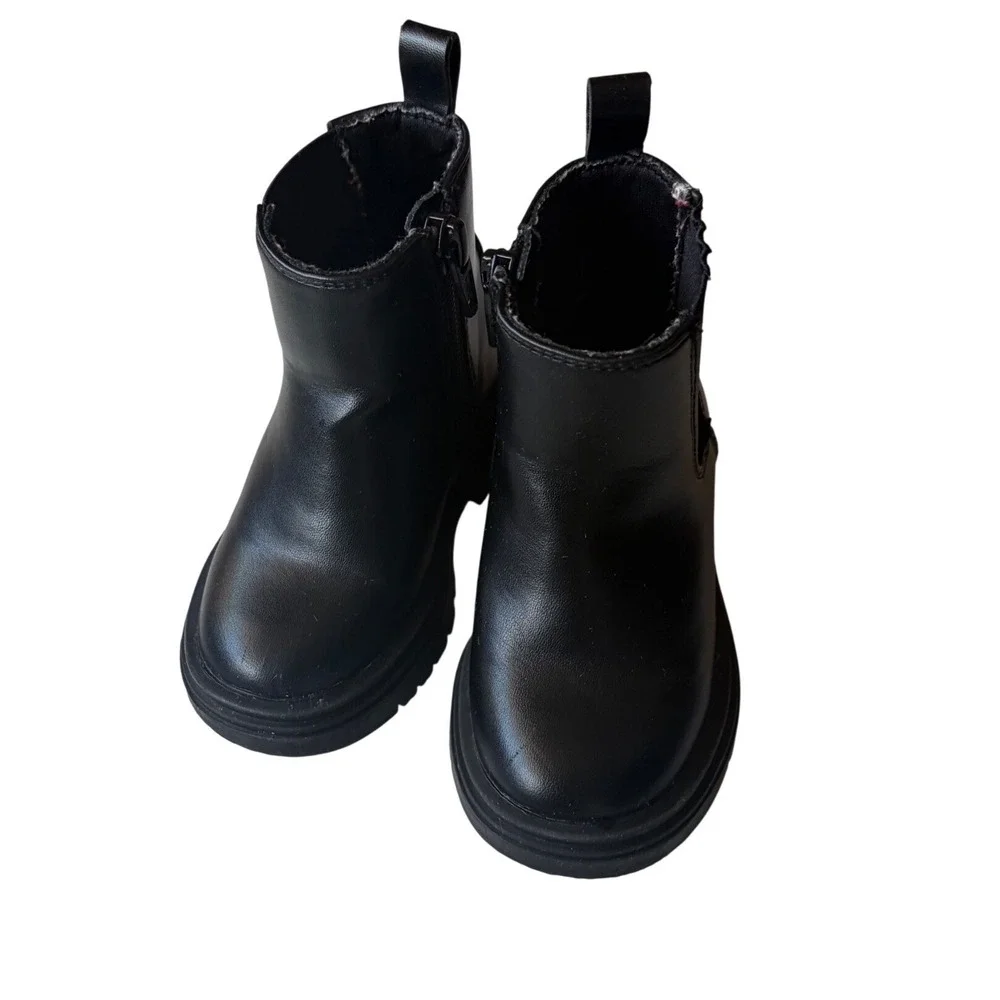 Baby Gap Kids Black Faux Leather Chelsea Lug Sole‎ Boots Size 5 Zipper Side